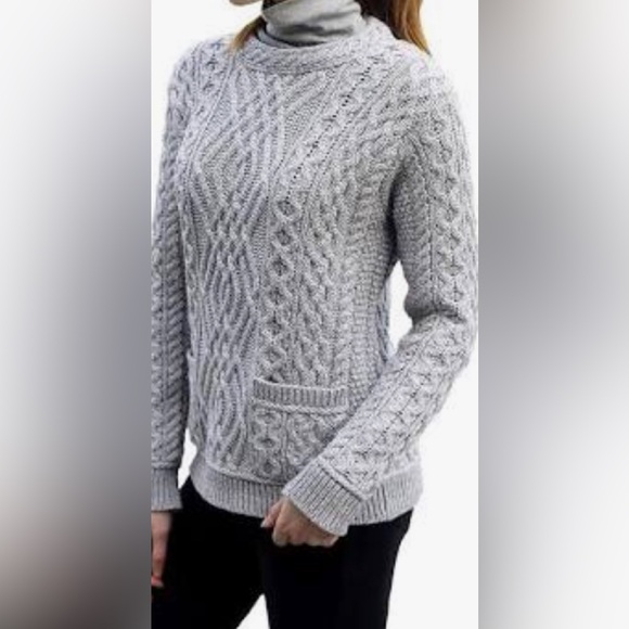 Sweaters - Sold Irish store merino wool pullover detailed collar